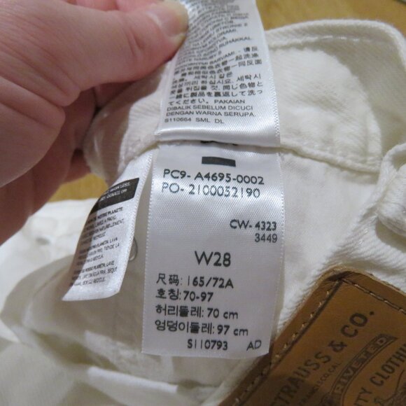 LEVI'S 80's Mom Shorts in White Denim Minimalist Preppy Quiet Luxury Size 28 - Picture 13 of 13